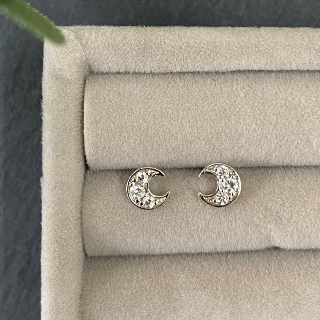 【tier】PT900ダイヤモンド0.1ctクレセントムーンピアス