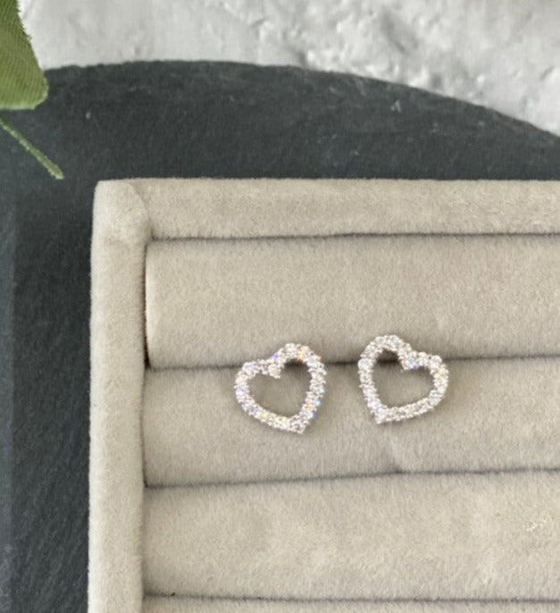 【tier】 ダイヤハートピアス　プラチナ900　total 0.3ct